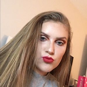 Meet your Posher, Gia